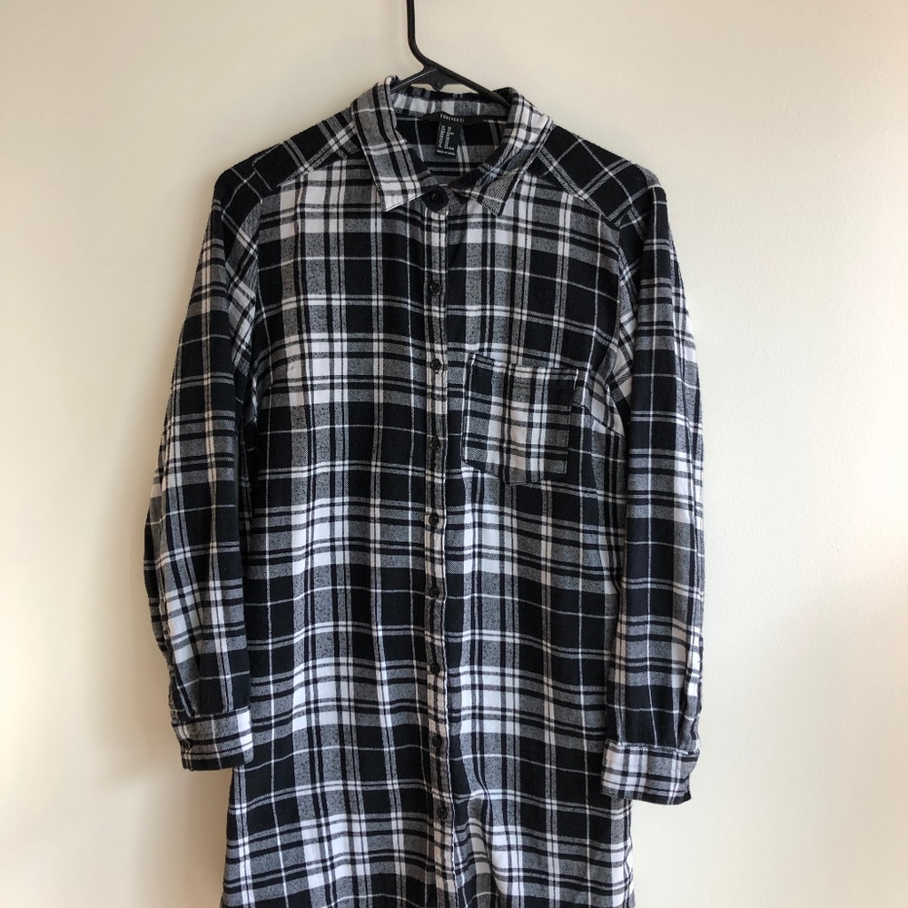 Forever 21 long sleeve button up "Balck/white Plai